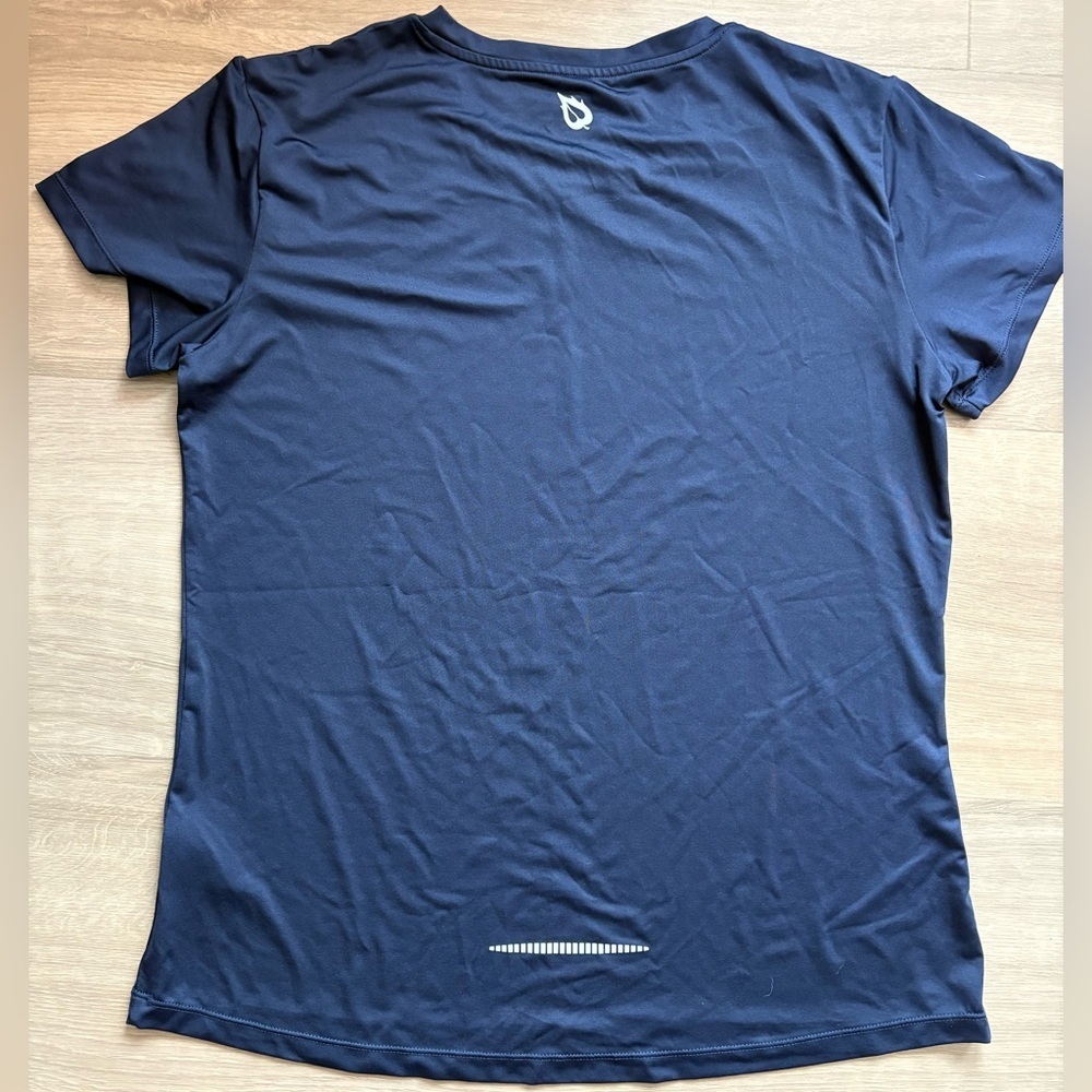 Breathable relaxed Athletic Top in Navy- size L - Picture 2 of 4